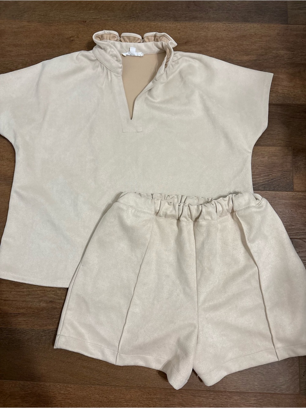 THML Women’s Faux Suede 2 Piece Short Set Ruffle Mock Neck Top & Shorts Size L - Picture 3 of 9